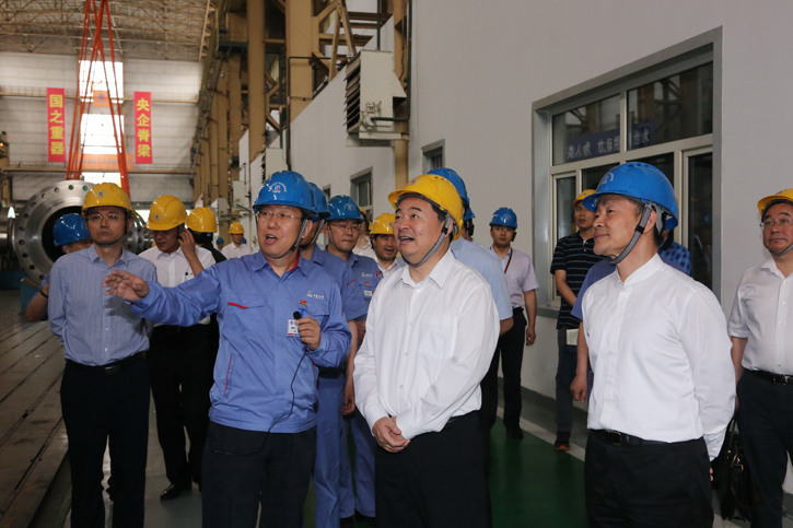 郝鹏旅行考察人生就是搏集团所属企业电机公司